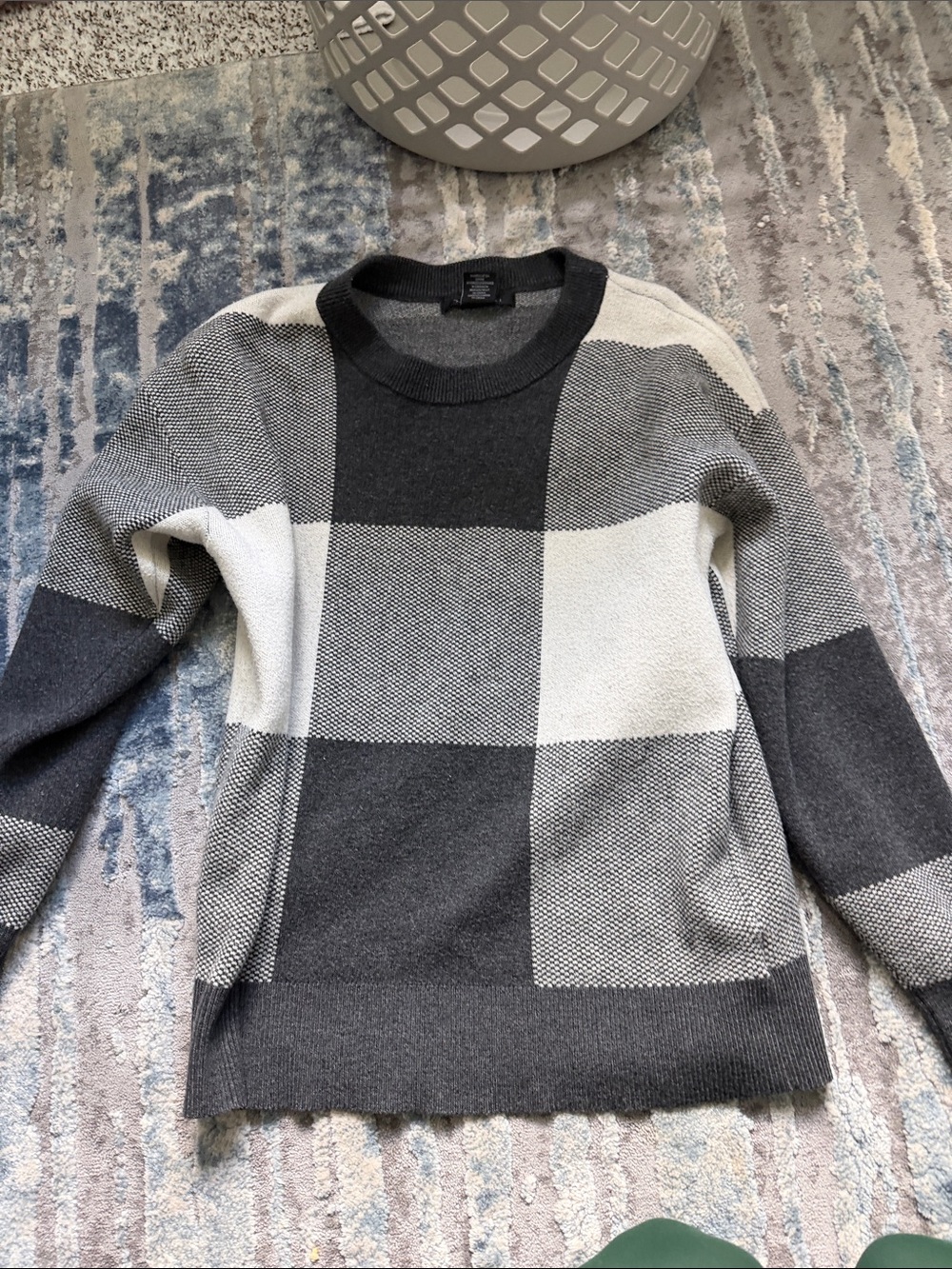 Tahari Gray and Cream Buffalo Check Crewneck Sweater
